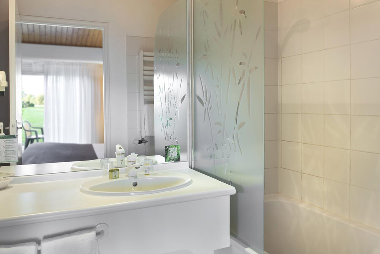 Bathroom 4, Logis Hôtel Val De Vienne, Vienne