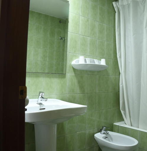 Bathroom 5, Hotel Azahar, Valencia