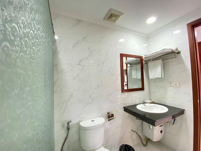 Bathroom 5, Centrana Hotel, Phnom Penh