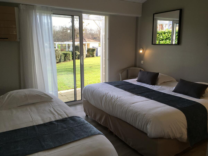 Bedroom 3, Logis Hôtel Val De Vienne, Vienne