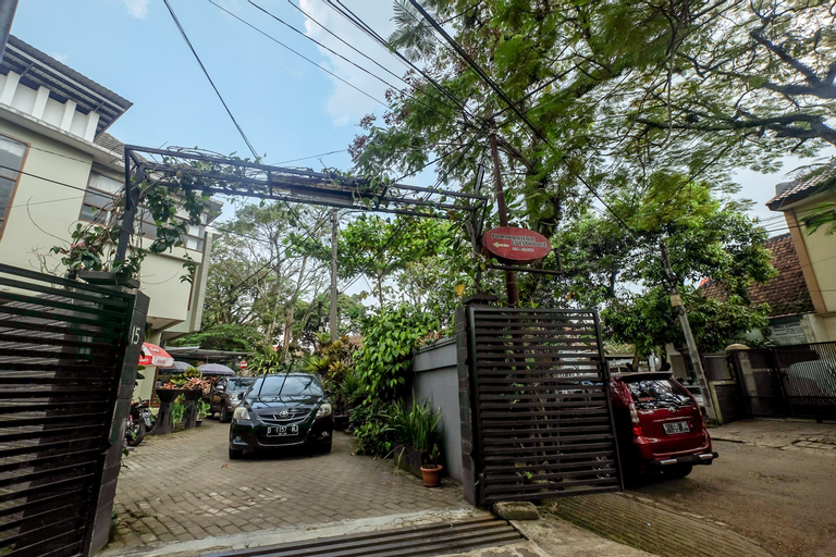 Exterior & Views 9
