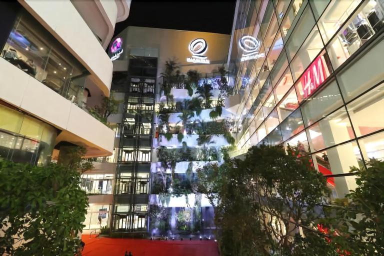 Public Area 2, Barn and Bed Hostel, Wattana