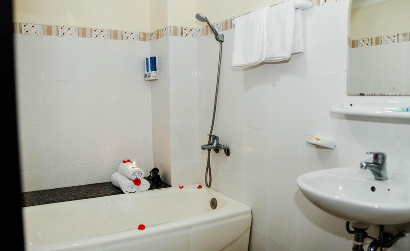 Bathroom, DMZ Hostel, Huế