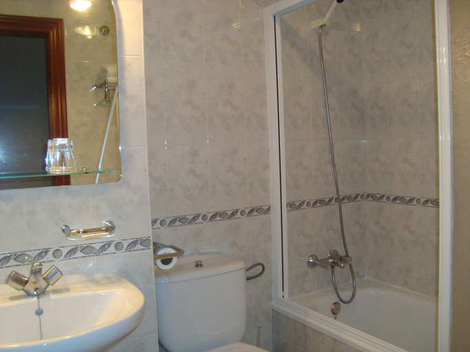 Bathroom, Hostal Universal, Zamora