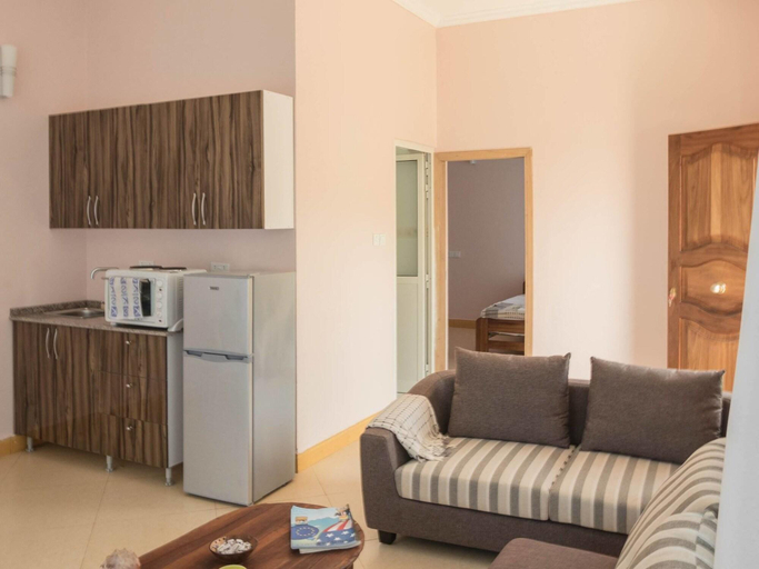Bedroom 4, Green Turaco, Magharibi