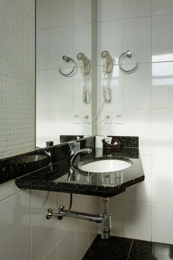 Bathroom 4, Lindoya Hotel, Catalão