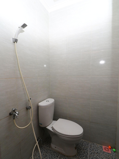 Bathroom, Kamar Keluarga Bandara III Syariah, Tangerang