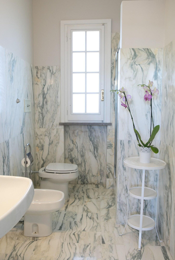 Bathroom 4, Le Duchesse, Barletta-Andria-Trani