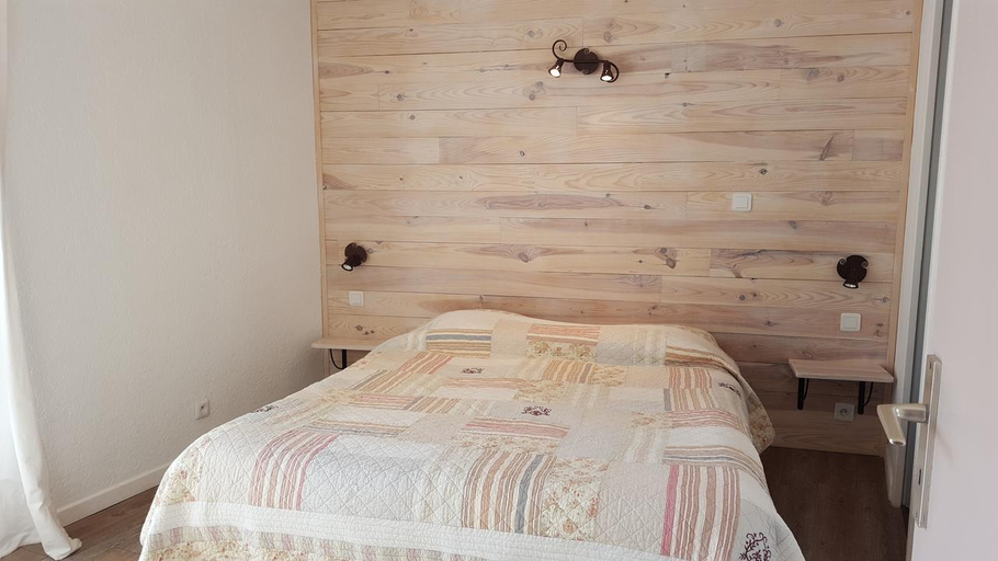 Bedroom 3, Logis Hotels Le Saint Marc, Drôme