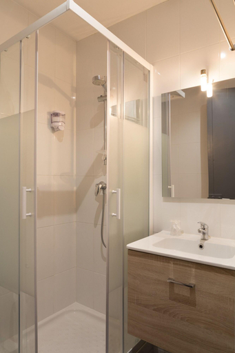 Bathroom 3, Lille City Hotel, Nord