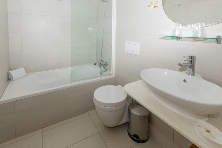 Bathroom 5, Mareta View Boutique Bed & Breakfast, Vila do Bispo