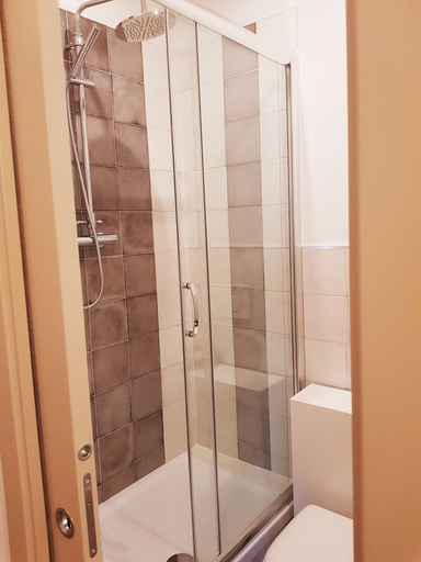 Bathroom 4, Cairoli Rooms, Rome