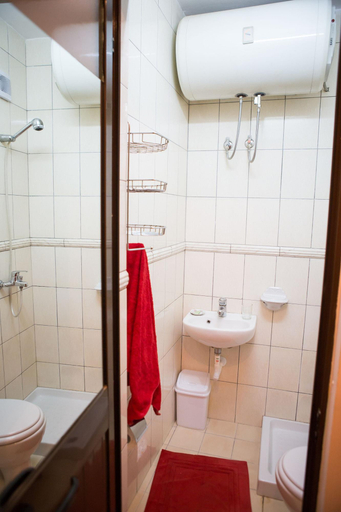 Bathroom 2, Artistic Tirana Guesthouse, Tirana