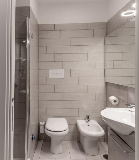 Bathroom 5, New Gallery, Napoli