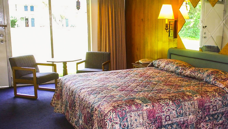Bedroom 4, Kings Inn Cleveland, Cuyahoga