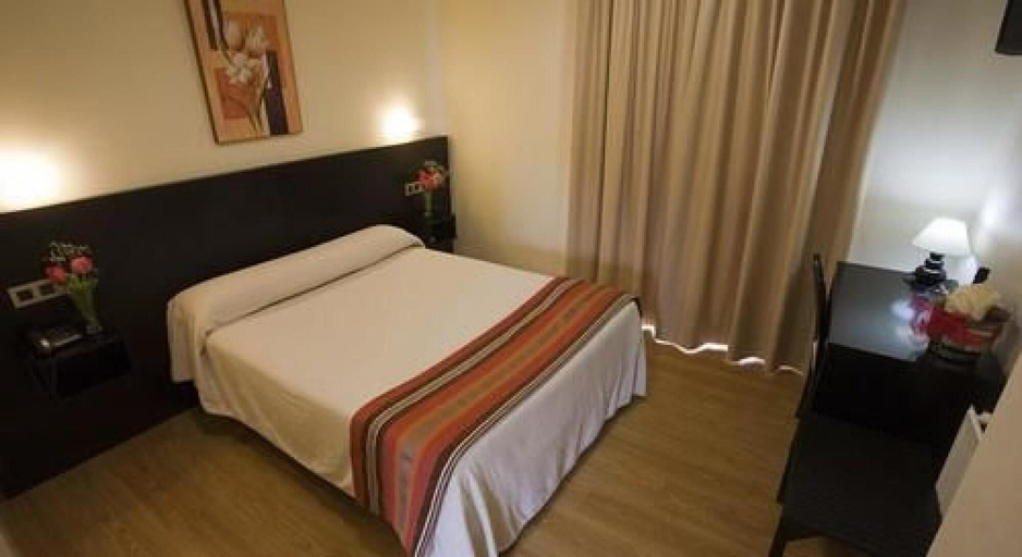 Bedroom 3, Hotel Amenal, A Coruña
