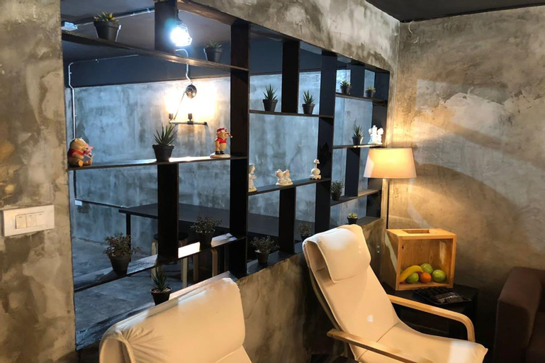 Public Area 4, Rest At Ekkamai, Wattana