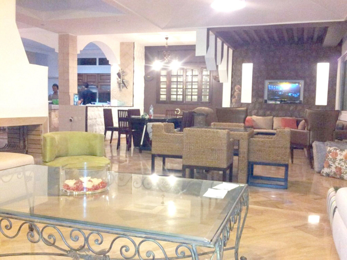 Public Area 4, Elegant Villa in Laghnimyene with Private Pool, Settat