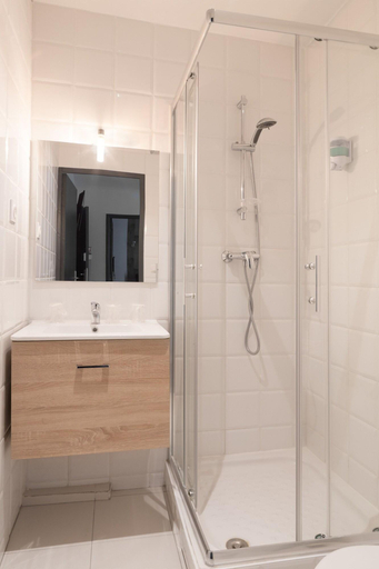 Bathroom 4, Lille City Hotel, Nord