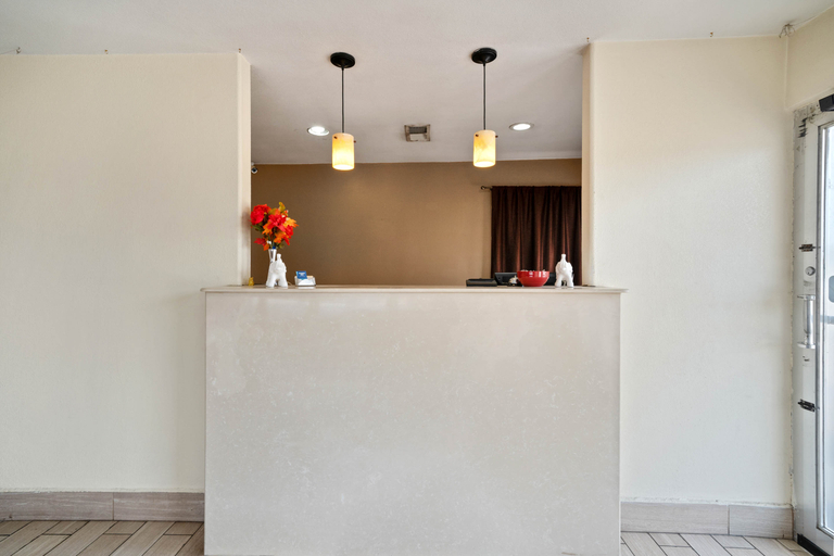 Public Area 3, Capital O Hotel Beeville -US 181, Bee