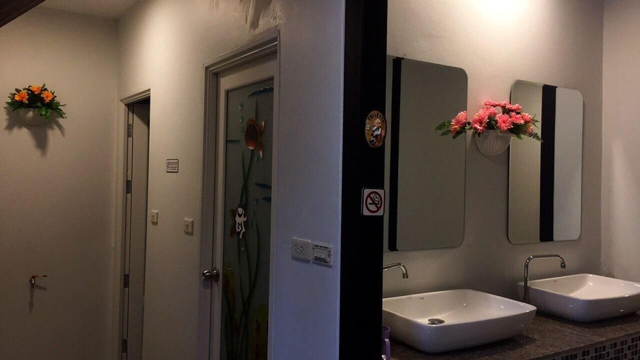 Bathroom 4, Nest  Hostel Lipe, Muang Satun