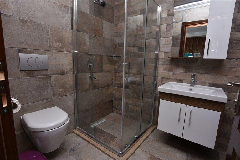 Bathroom 4, Uzunhan Hotel, Ayvalık