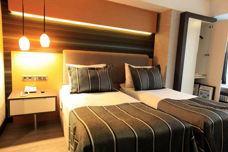 Bedroom 2, The Black Hotel, Merkez