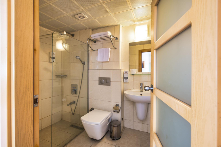 Bathroom 5, Kozan City Hotel, Konak
