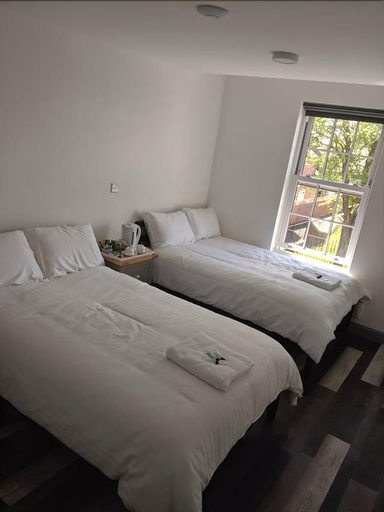 Bedroom 2, Crofts Hotel, Cardiff