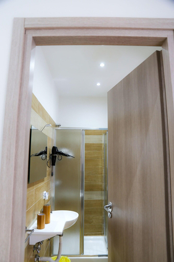 Bathroom 5, Caracciolo109, Napoli