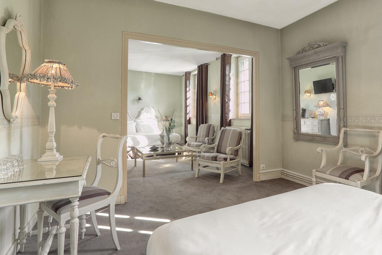 Bedroom 3, Logis Hotel Charbonnel, Dordogne