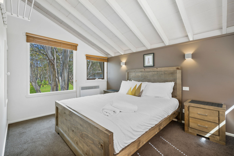 Bedroom 3, Diamantina, Alpine - East