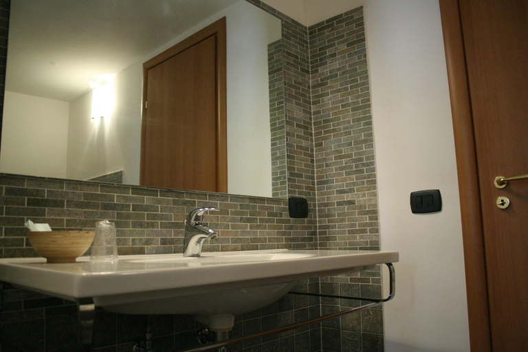 Bathroom 5, Casa Barbero Charme & Rooms, Catania
