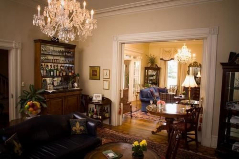 Public Area 2, 1842 Inn, Bibb