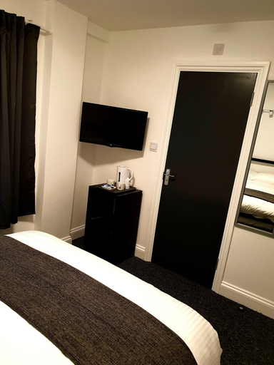 Others 5, Wanstead Hotel, London