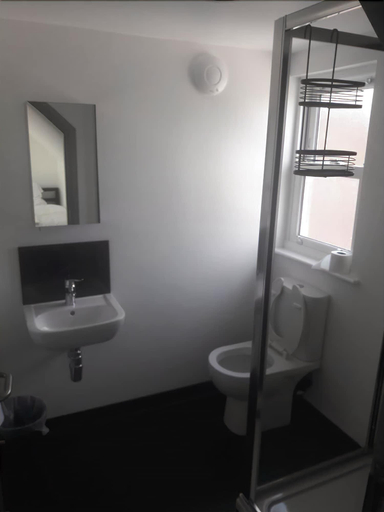 Bathroom 4, Crofts Hotel, Cardiff