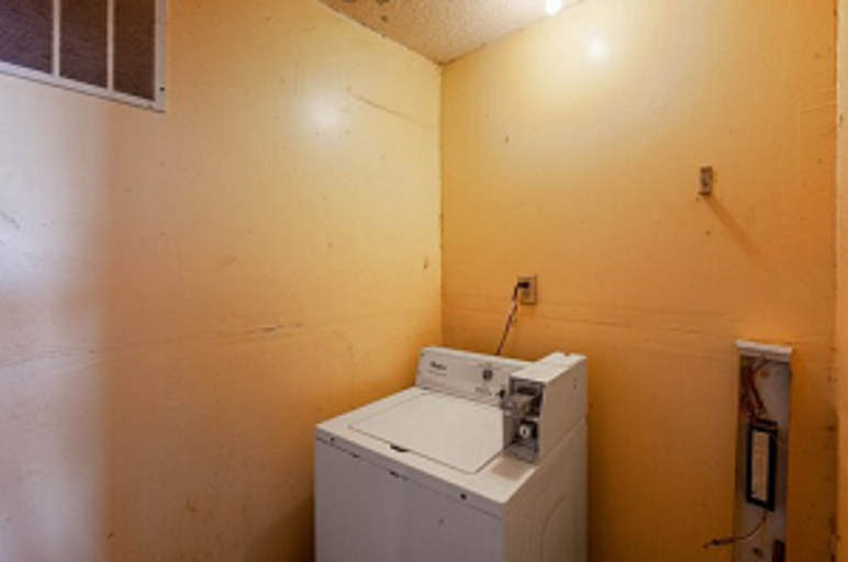 Bathroom 3, Hotel O Columbia Downtown near I-65, Maury