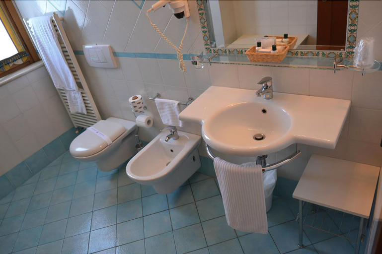 Bathroom 4, Hotel Villa Luigi, Teramo