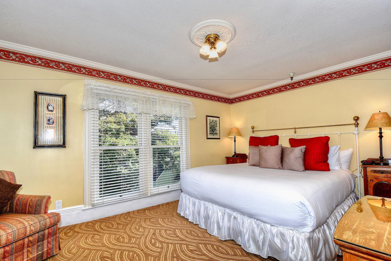 Bedroom 3, Centrella Inn, Monterey