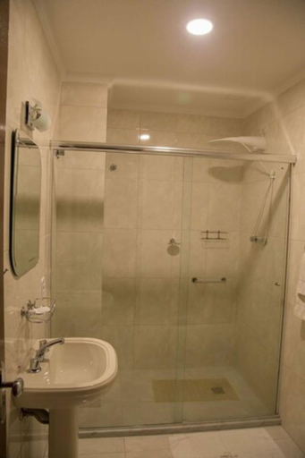 Bathroom 4, Carmen Palace Hotel, São Lourenço