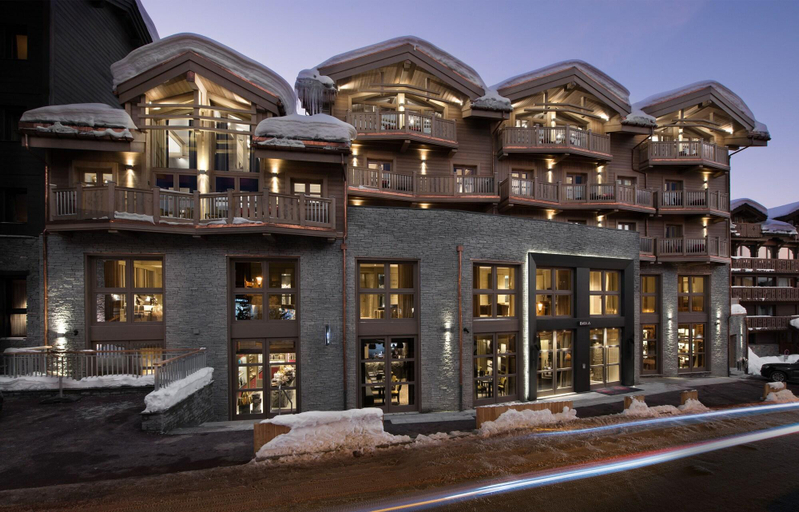 Exterior & Views