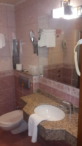 Bathroom 5, Kleopatra Ikiz Otel, Alanya