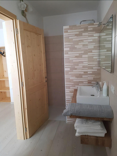 Bathroom 5, B&B Nido Delle Aquile, Trento