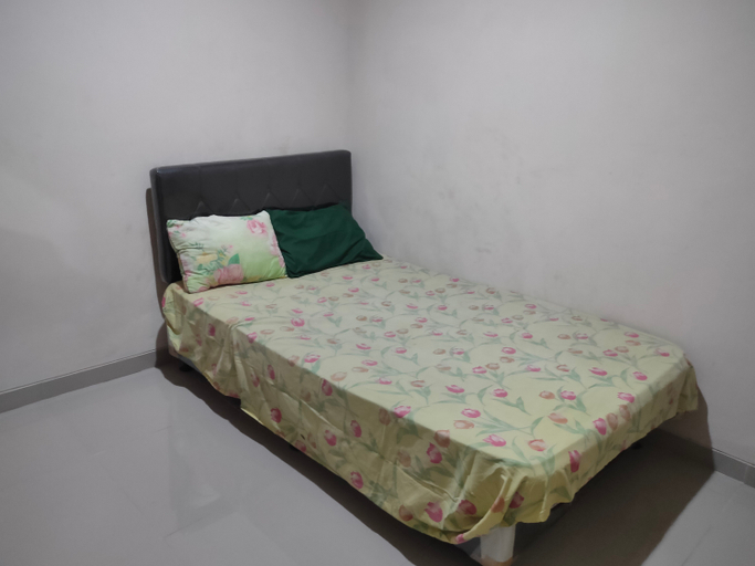 Bedroom 2, OYO 90449 Griya Cendrawasih Syariah, South Tangerang