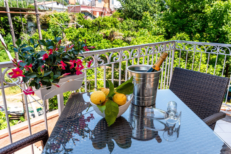 Others 4, Relais Francesca, Napoli