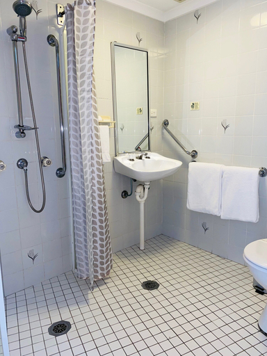 Bathroom 4, Beach Park Motel, Wollongong - Inner