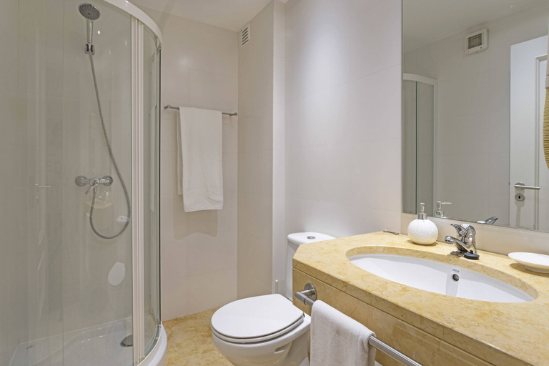 Bathroom 4, Virtudes I by An Island Apart, Funchal