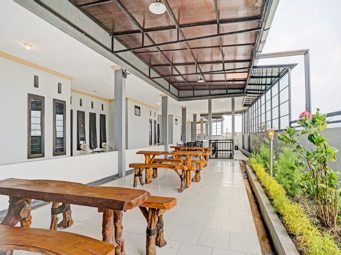 OYO 90396 The Halona Villa Batu, Malang