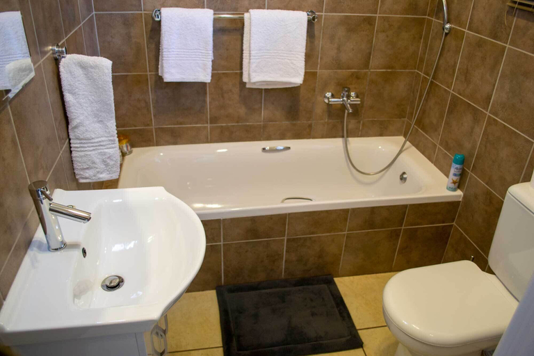 Bathroom 4, Amohela Guesthouse, City of Johannesburg