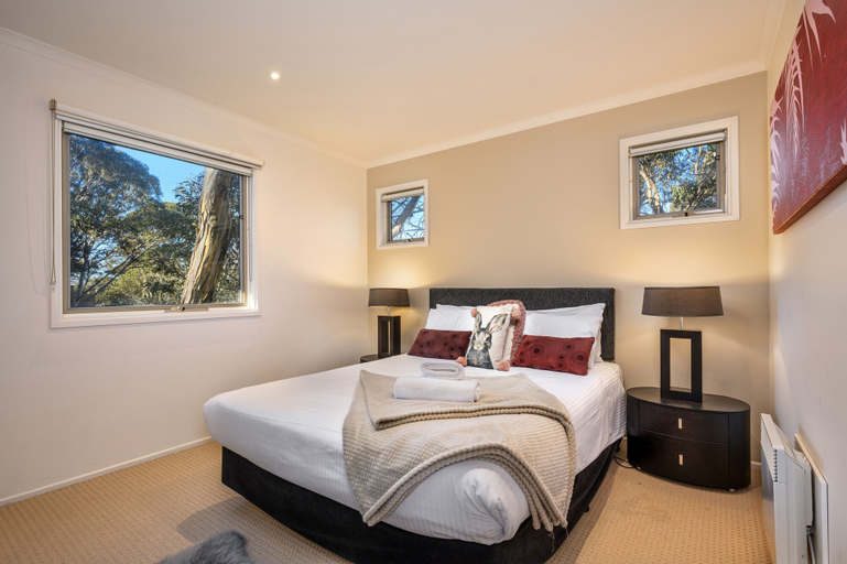 Bedroom 2, Alpenglow, Alpine - East